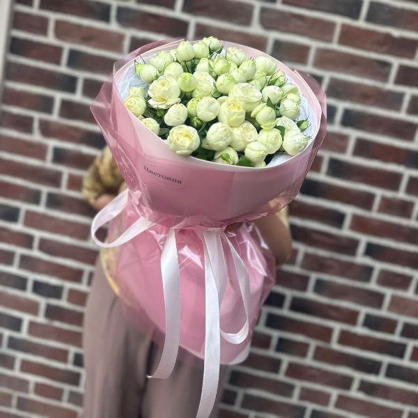 Букет из кустовой пионовидной розы "Белый бархат"