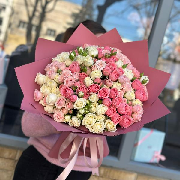 Букет из кустовых пионовидных роз "Марена"