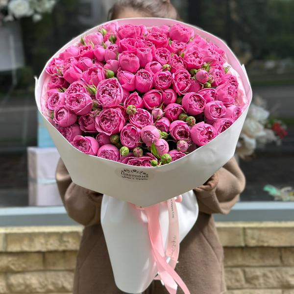 Букет из кустовых пионовидных роз "Пурпур"