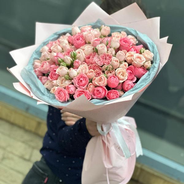 Букет из кустоых пионовидных роз "Ассоль"